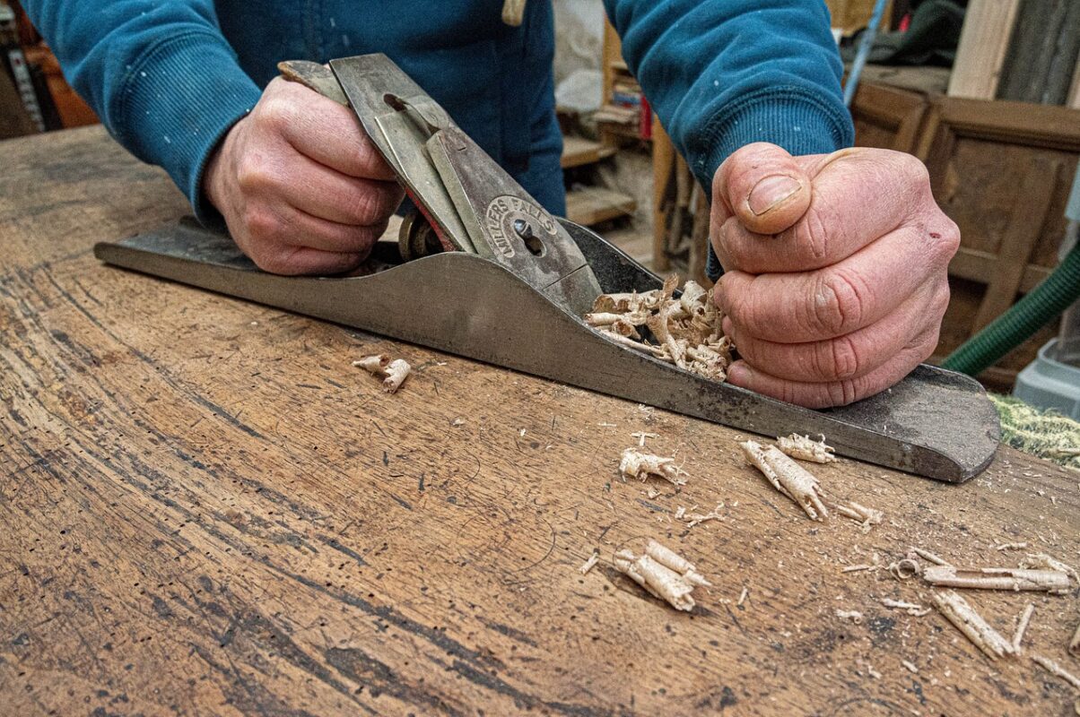 للحرفيين والصناع: كيف تحصل على مزيد من العملاء؟ (مكتوب بالذكاء الاصطناعي)